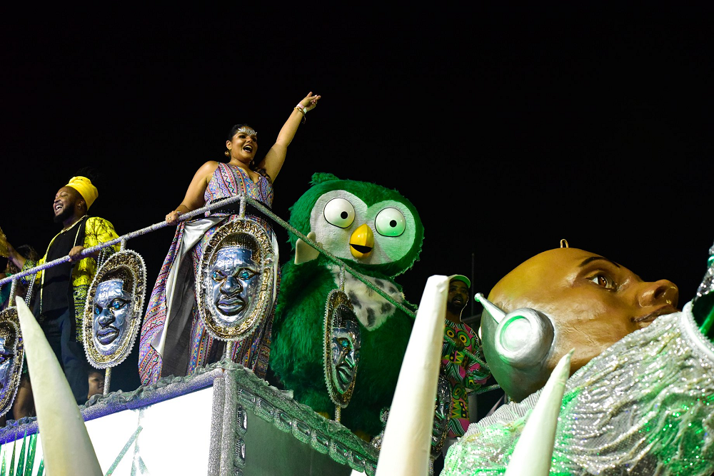 Por mais um ano, Cora é sucesso no Carnaval de Vitória